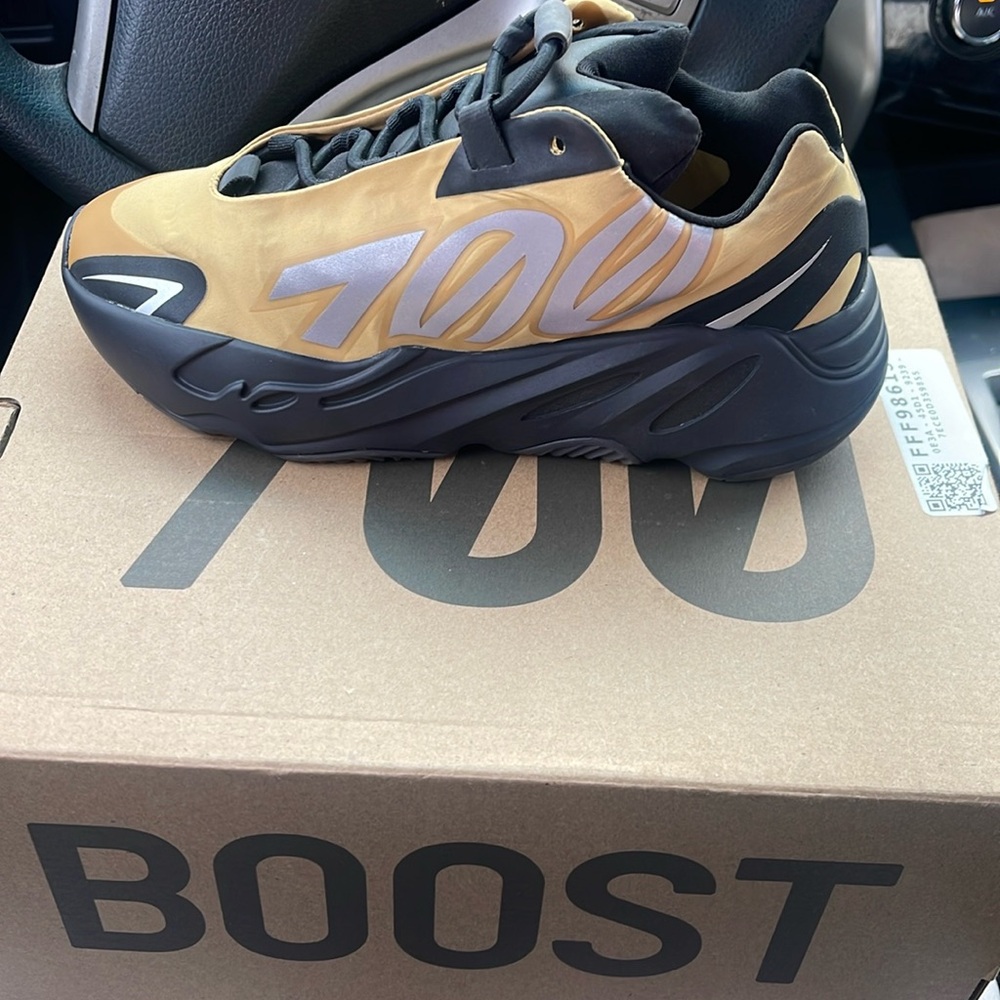 Yeezy 700 tan size 4.5 boys bought from StockX.com